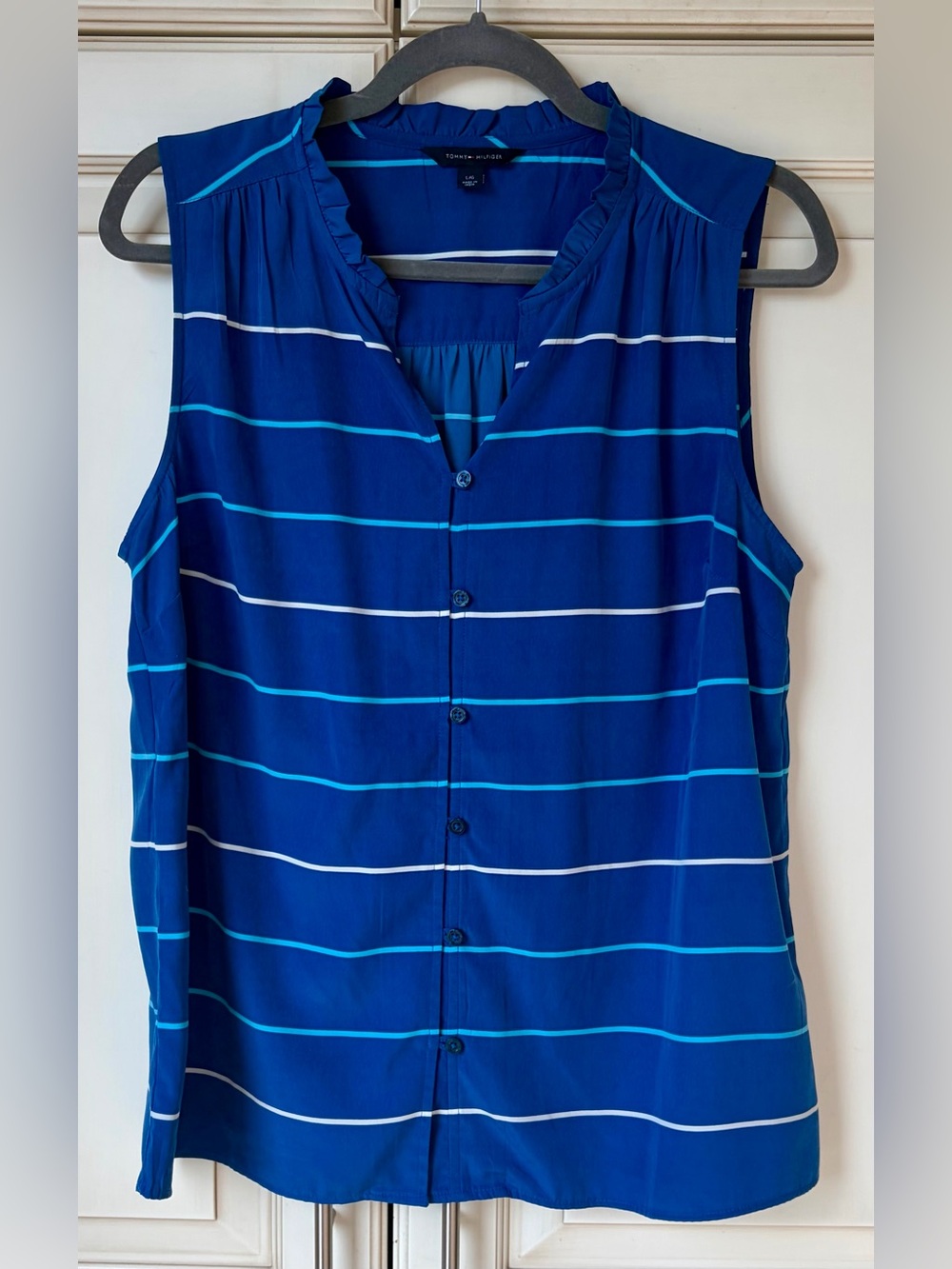 Tommy Hilfiger Blue Striped Sleeveless Button-Down Blouse. Med/Large